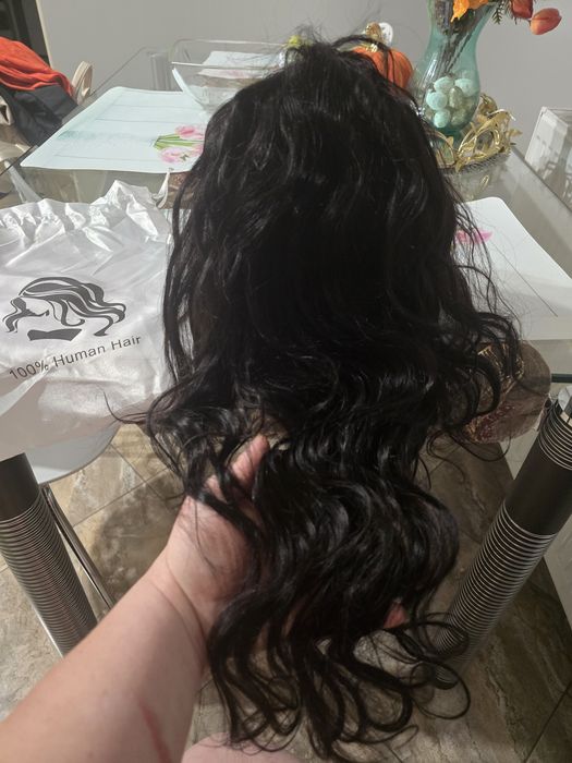 Piekna peruka włosy naturalne bardzo ciemny brąz.