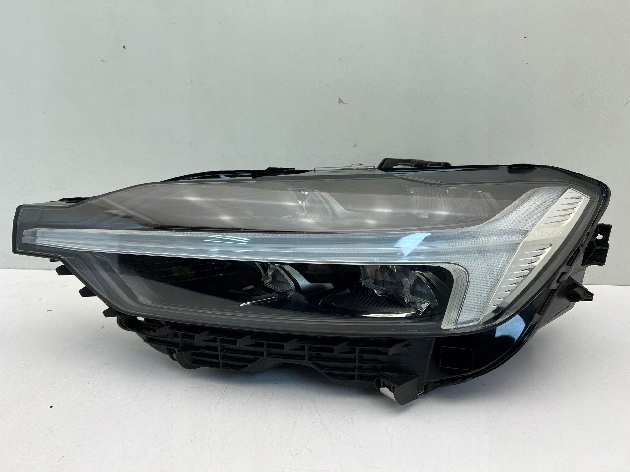 Volvo XC60 II Lift Lampa Przednia Lewa Full Led 2022