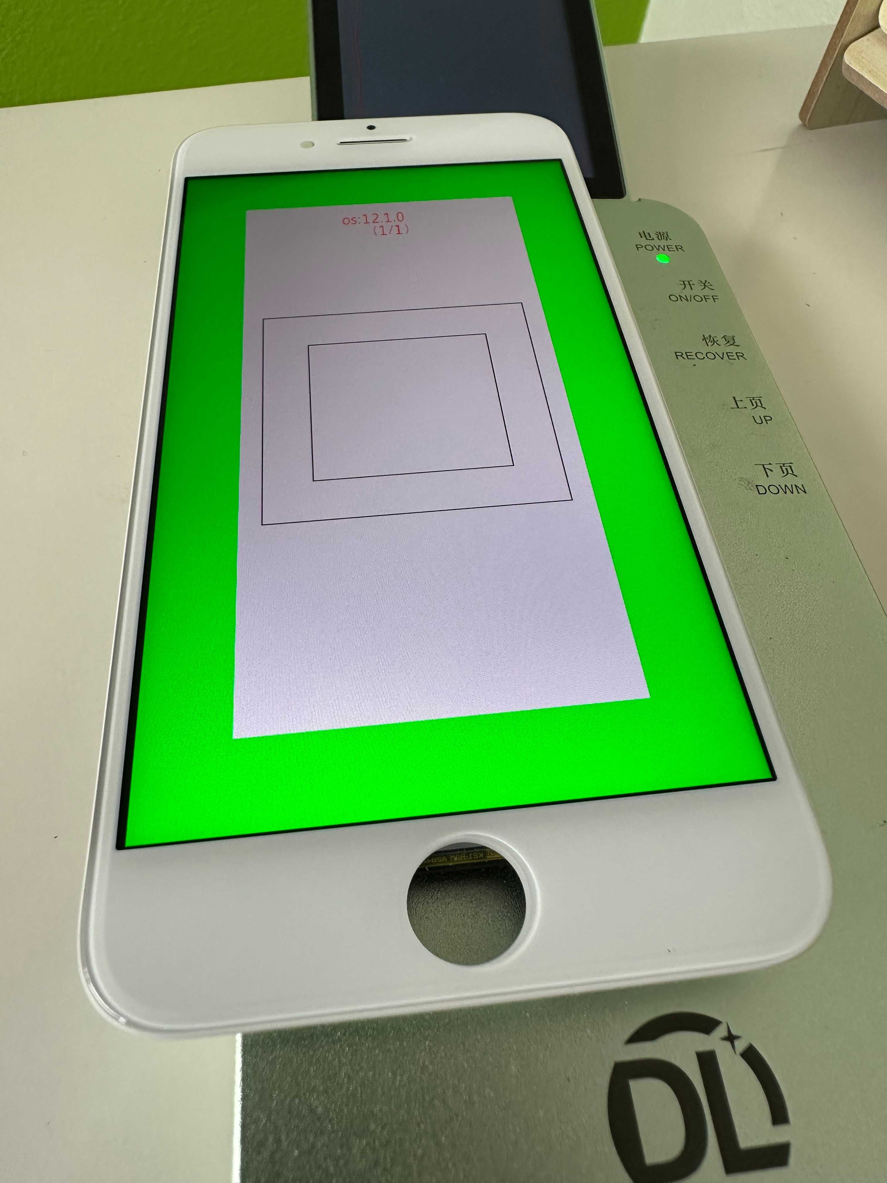Oryginalny wyświetlacz Apple iPhone 8 / SE2 / SE3 WHITE FVAT 23%