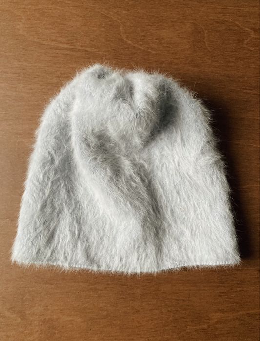 Jasna błękitna czapka zimowa futrzana angora