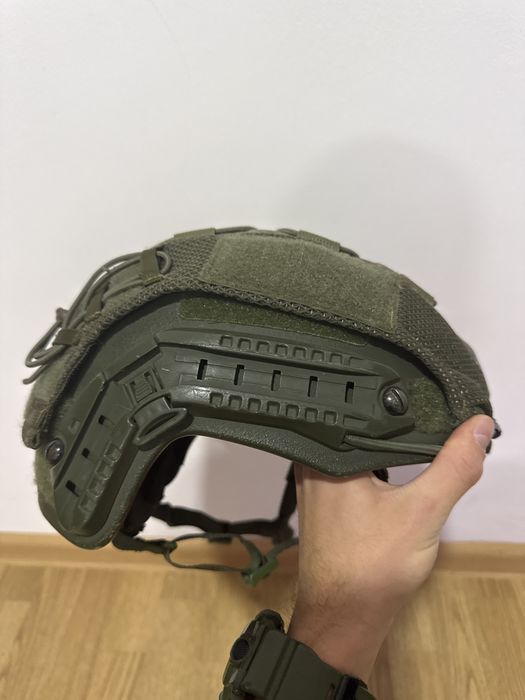 Продам шолом fast з кавером