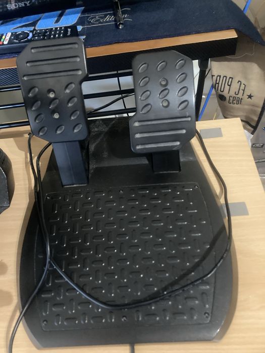 Volante thrustmaster force feedback