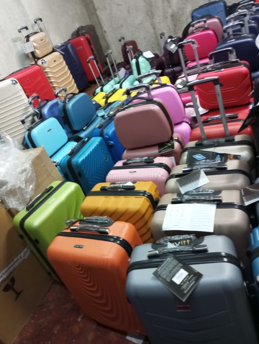 Walizka średnia xl z abs na 4 kołach podróżna