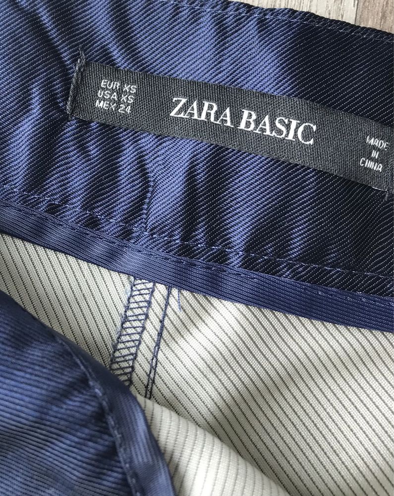 Calças azuis com dentes de leão (Zara, tamanho XS)