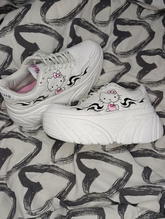 Кросівки Hello Kitty Bershka 38 размір