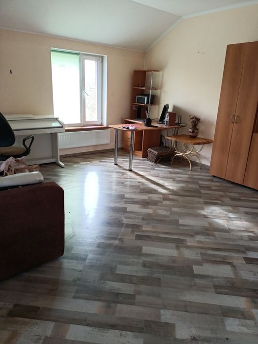 Луцьк Оренда будинку окремий вхід,прибудинкова територія.