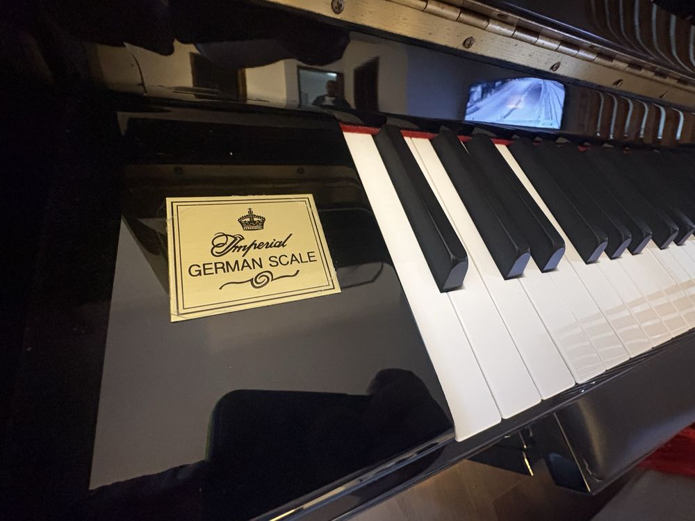 Samick JS upright piano - Gloss black