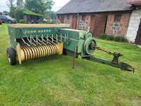 Prasa John Deere 221