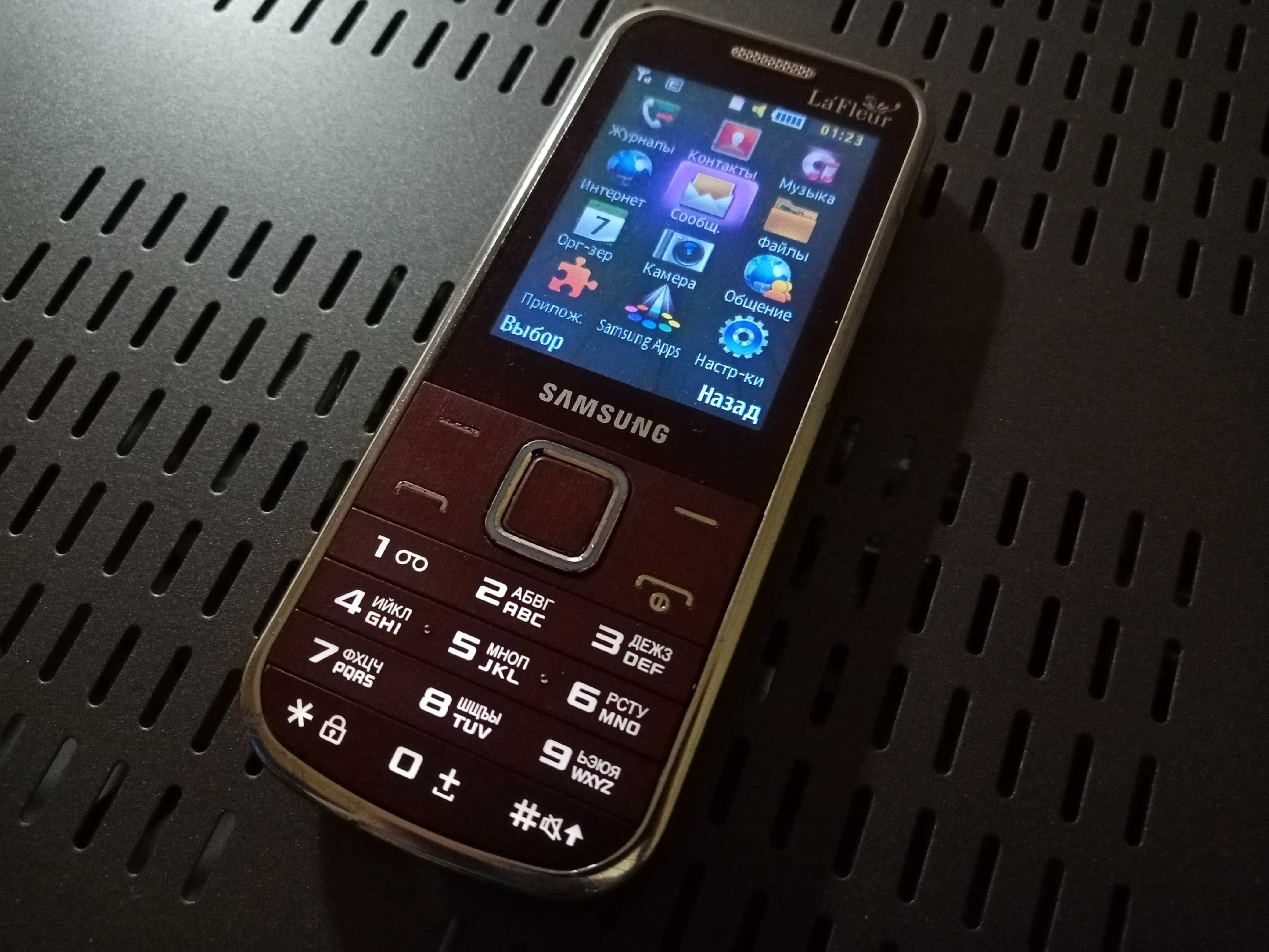 Мобильный телефон Samsung GT-C3530