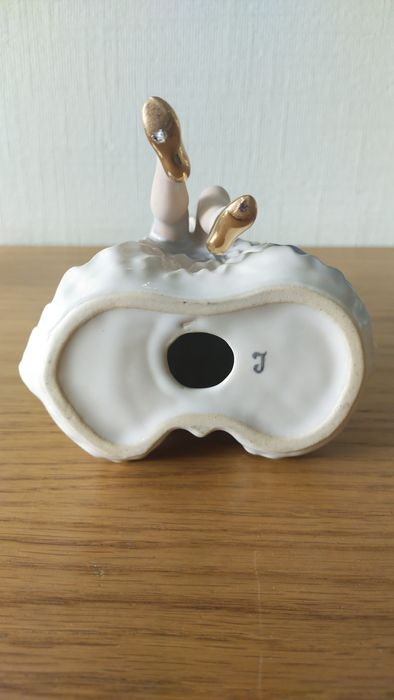 J. Jezela porcelanowa figurka z PRL-u Dama z lustrem