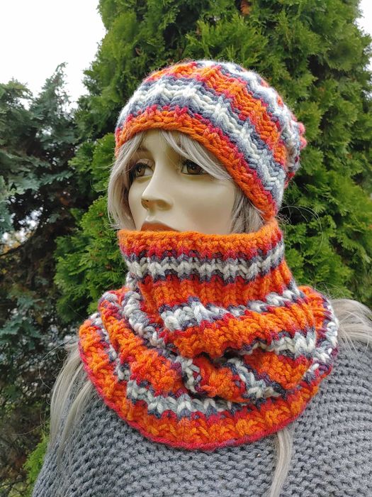 Komplet czapka i komin robione na drutach