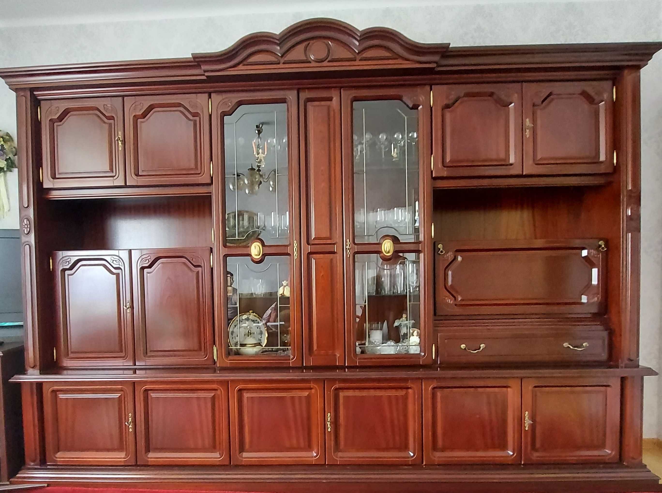 Meblościanka w stylu antycznym. Stan jak nowy.