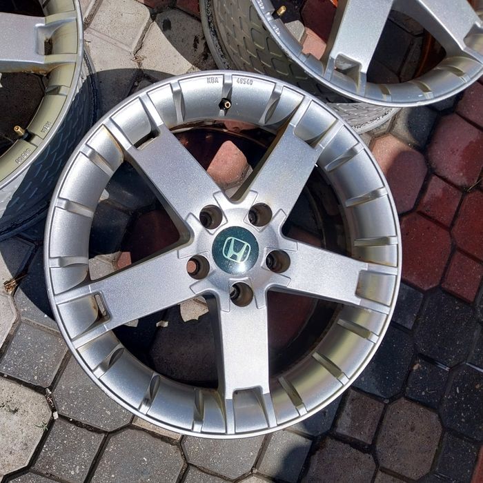 Felgi Aluminiowe R17 5x114.3 8J ET 38