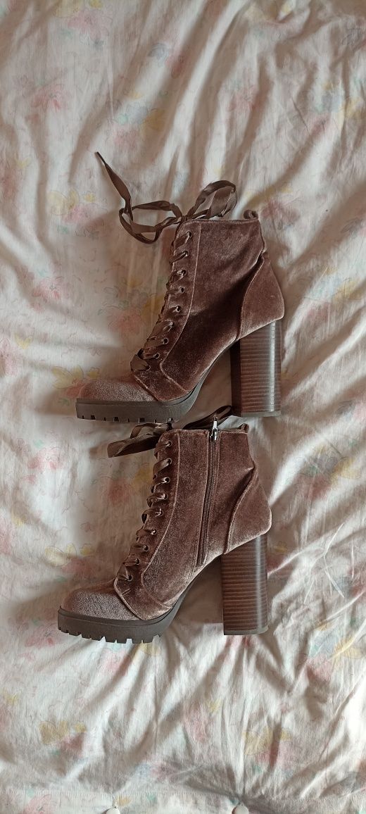 Welurowe botki Steve Madden 40