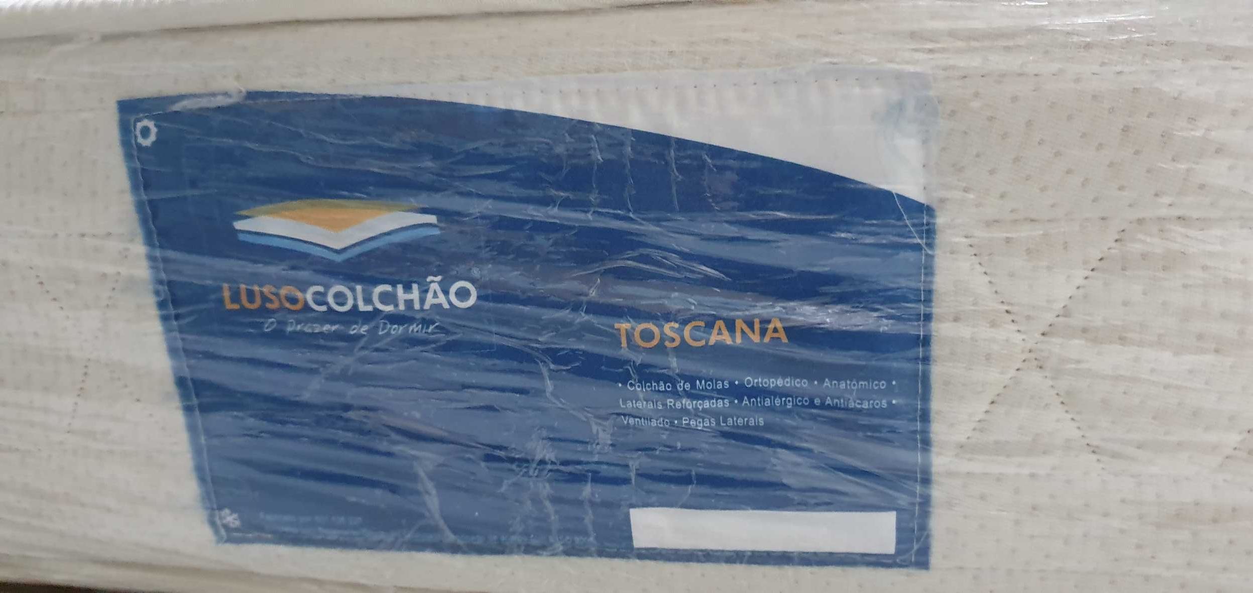 Cama de criança em pinho mel com estrado e colchão