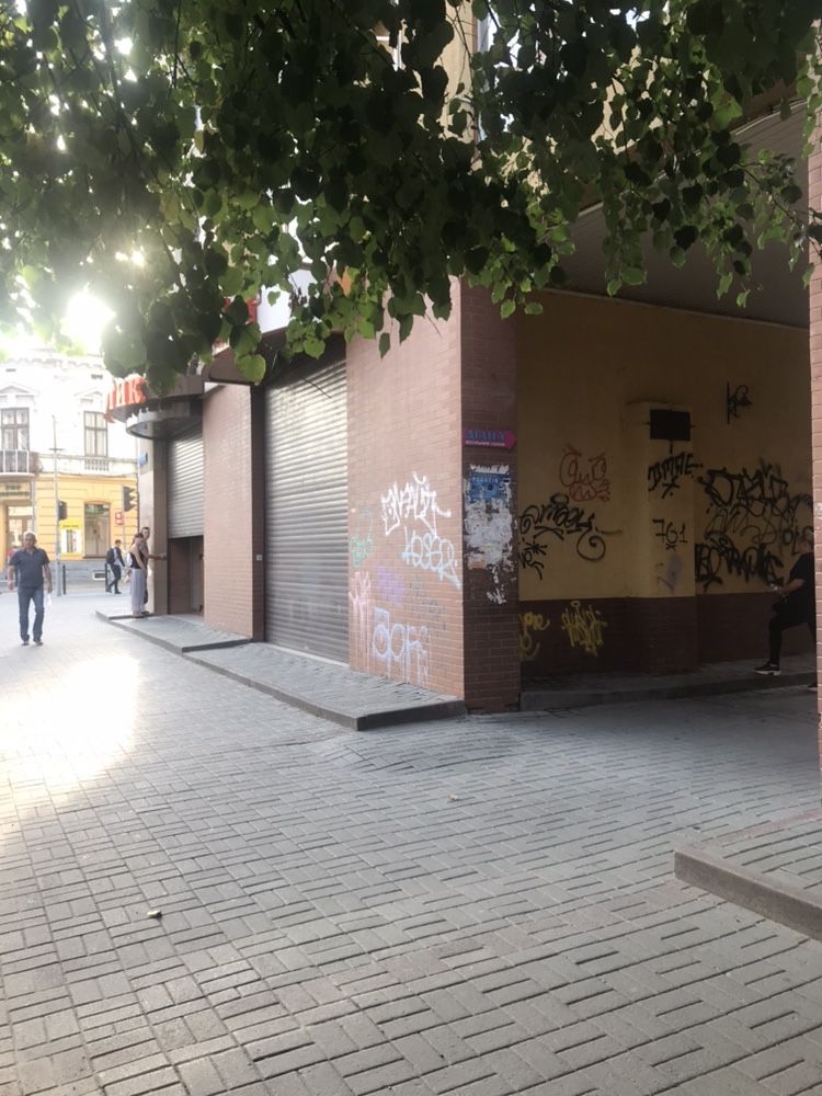Комерція в центрі. ТЦ МЕРКУРІЙ.