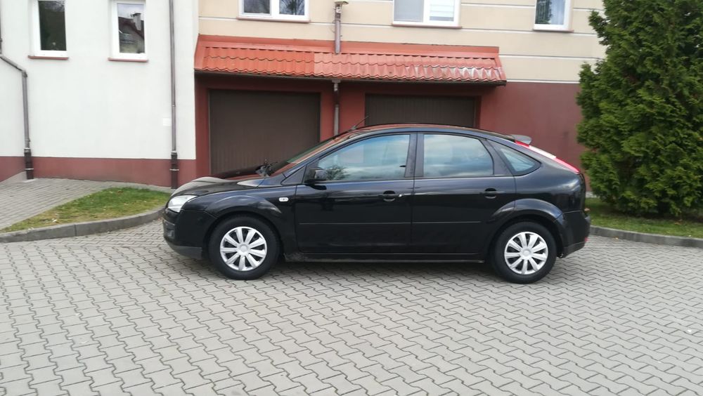 Sprzedam Forda Focusa 1.6 benzyna 2007 rok .