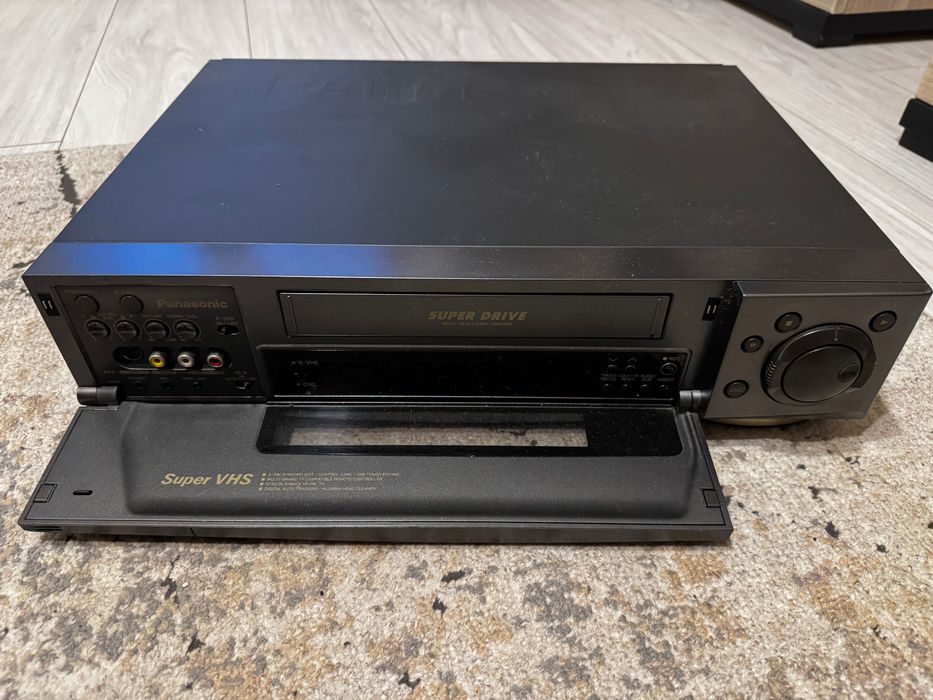 Magnetowid SVHS Panasonic NV-HS900