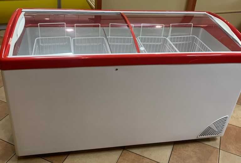 Wyposażenie sklepu regały, półki, gabloty na słodycze , chłodnia