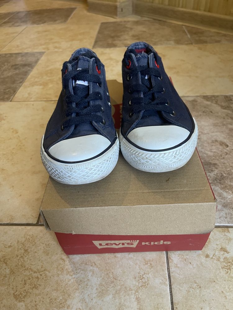 Кеди кроссовки Levi’s , converse 34р