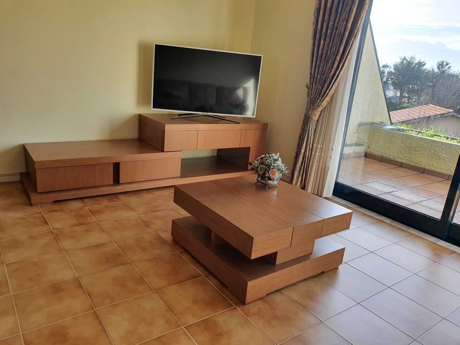 Mesa de centro em cerejeira
