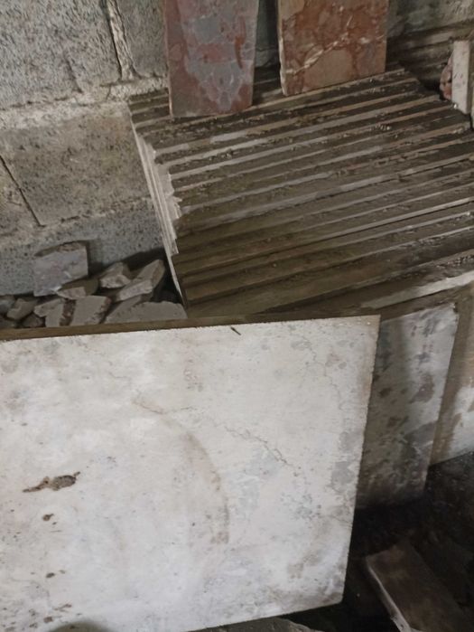 Marmur płytki na posadzki i parapety