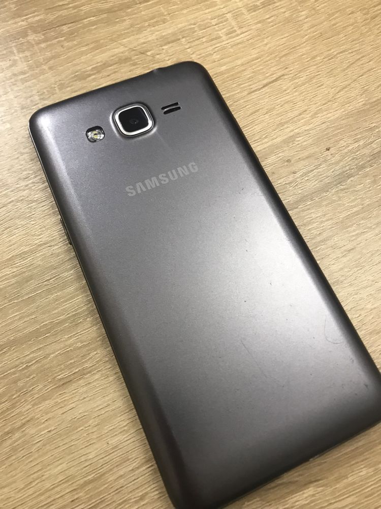 Телефон Samsung Galaxy J5