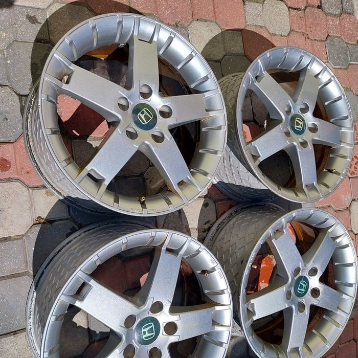 Felgi Aluminiowe R17 5x114.3 8J ET 38