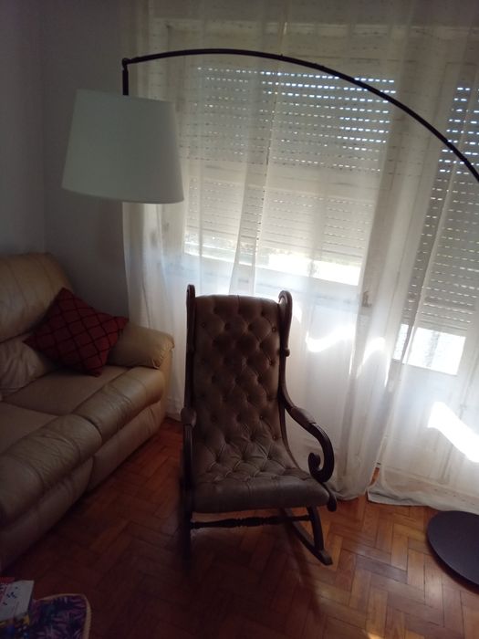 Cadeira de balanço com candeeiro