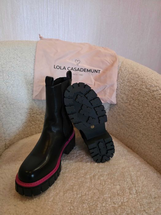 Ботінки/Челсі  ( жіночі / дизайнерські) бренду Lola Casademunt