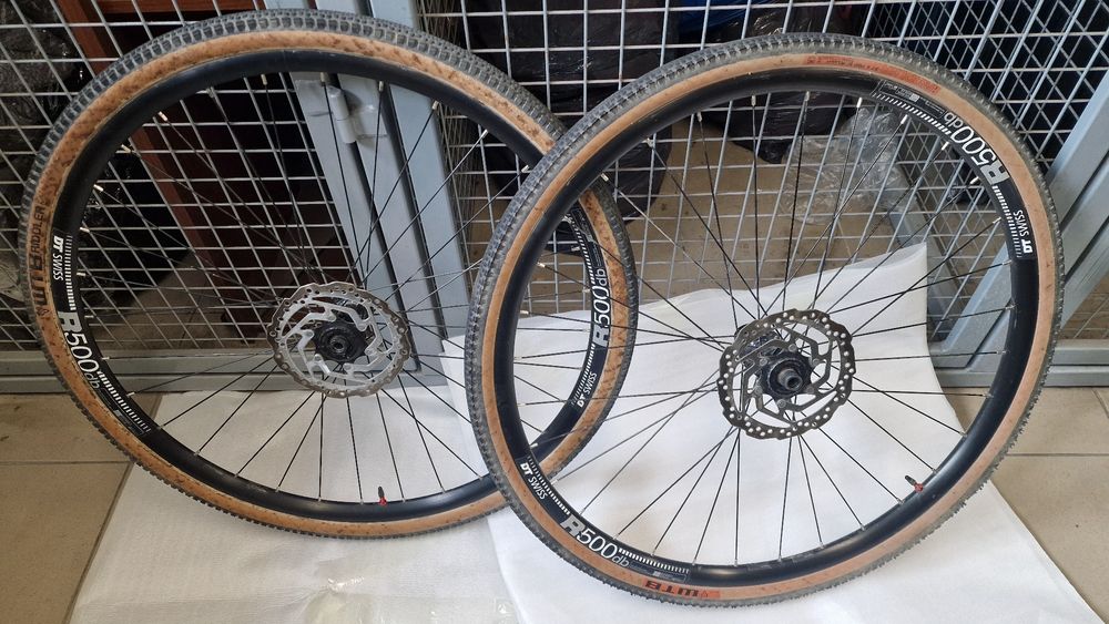 Koła gravel DT Swiss R500 DB, tubless, tarcze...