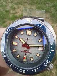 Heimdallr Diver 200m, sapfire chrustal, ceramic bezel , titanium.