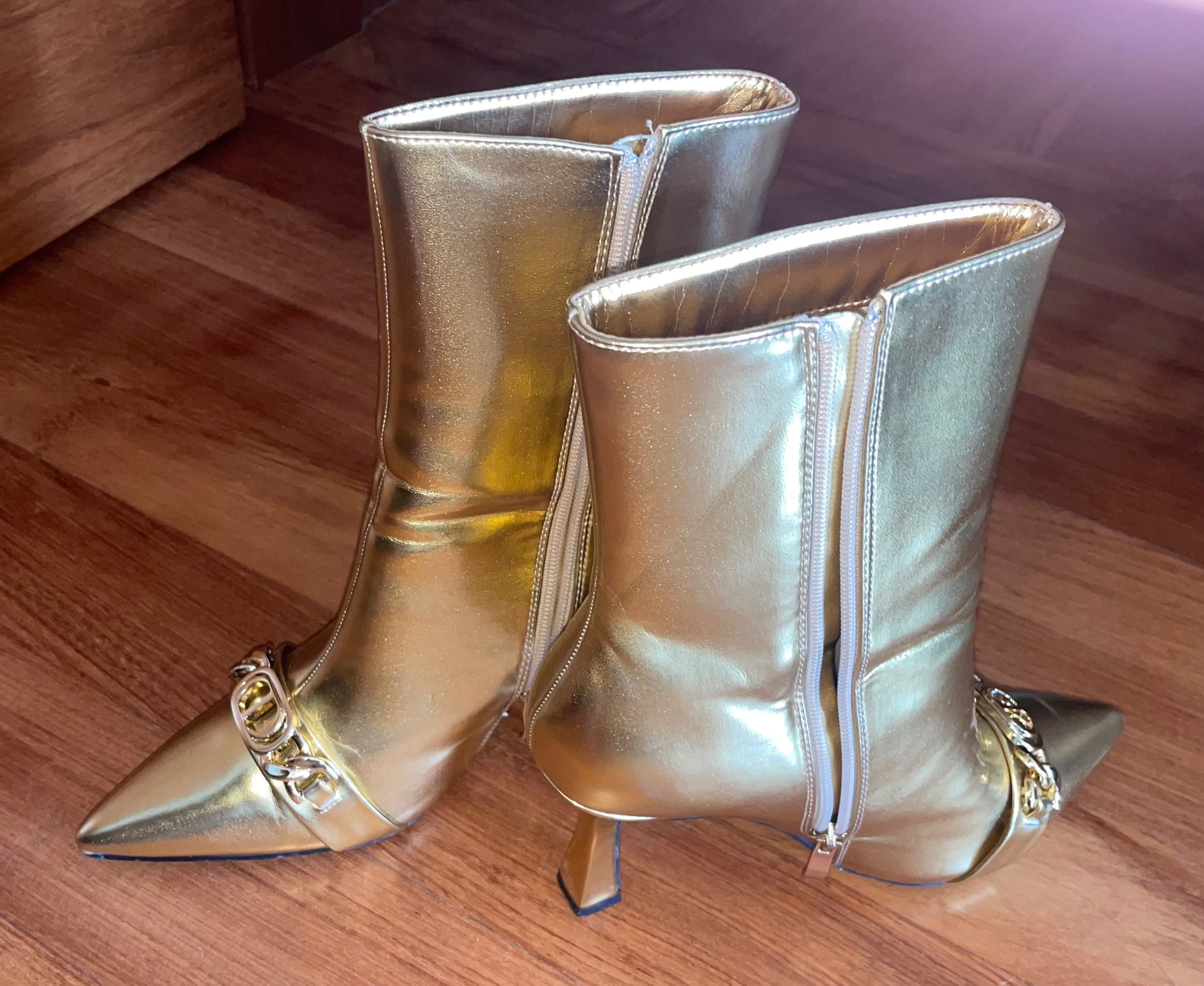 Botins dourados tamanho 40