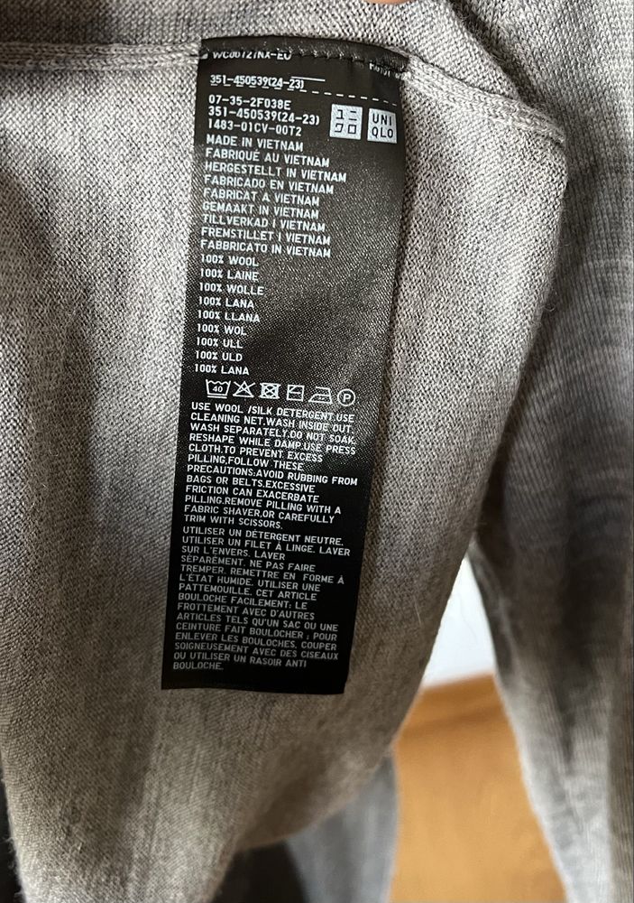 Uniqlo Extra Fine Merino Knitted Long-Sleeve Polo Shirt
