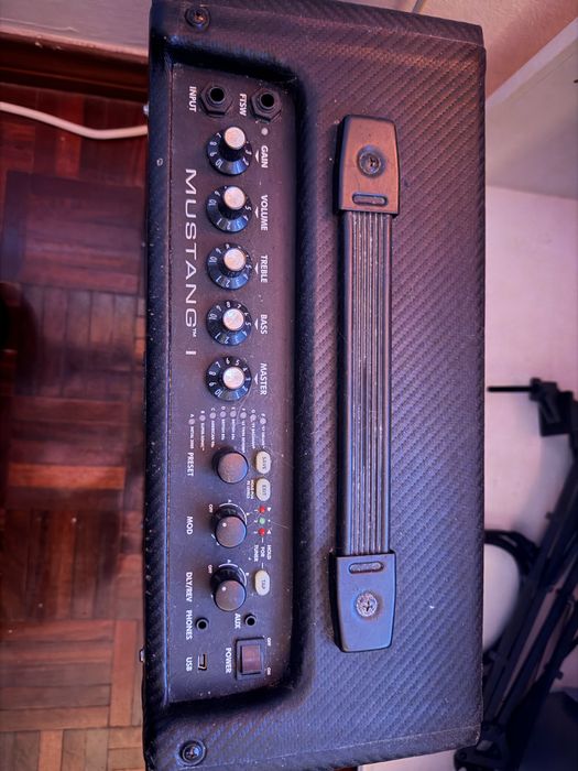 Amplificador Fender Mustang v1