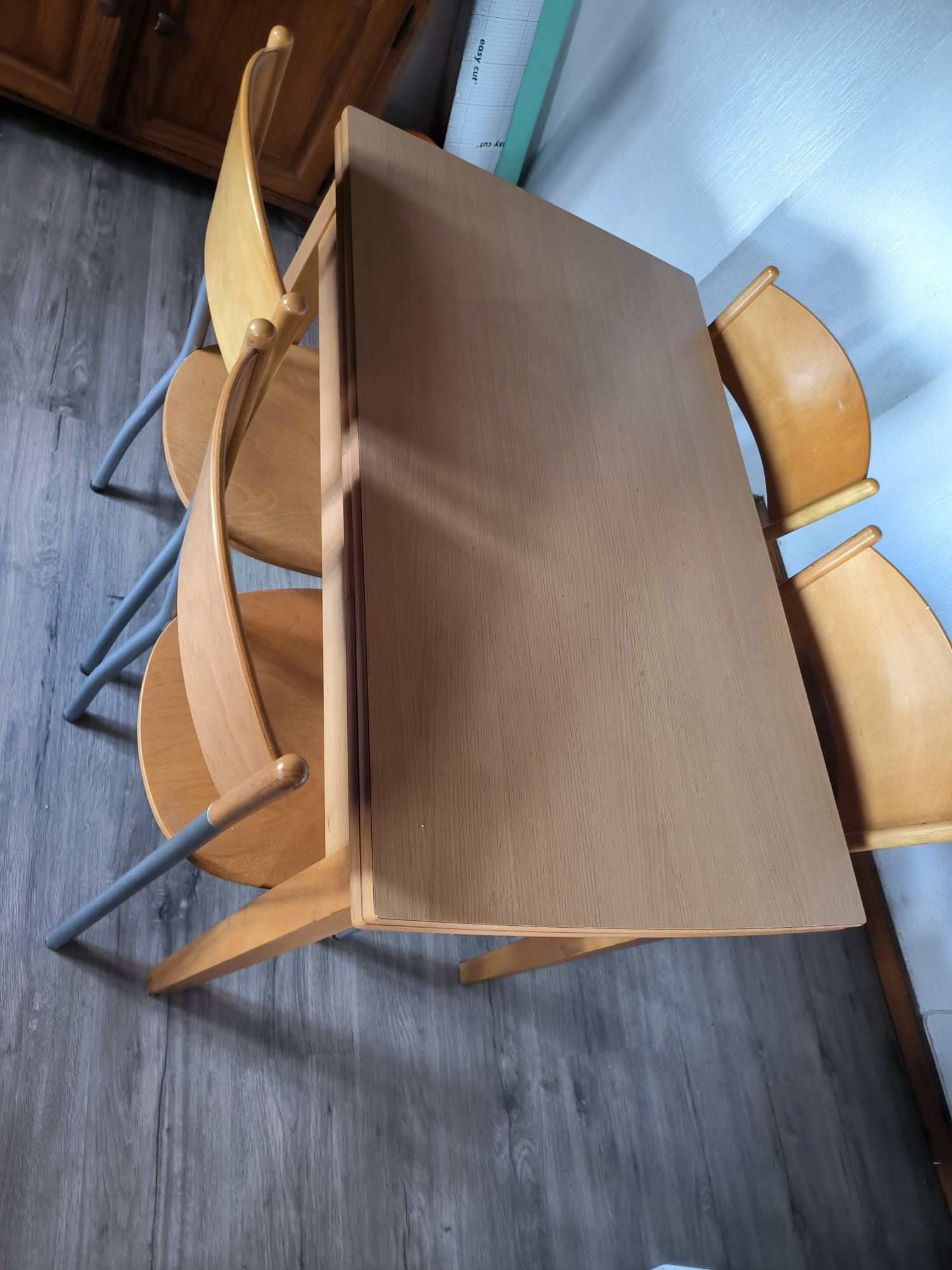 Mesa extensível com 4 cadeiras