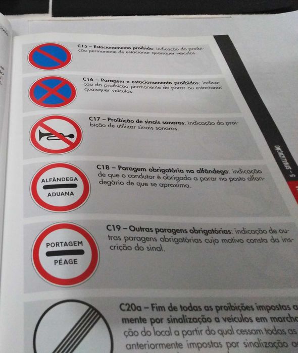 Livro Código da Estrada.