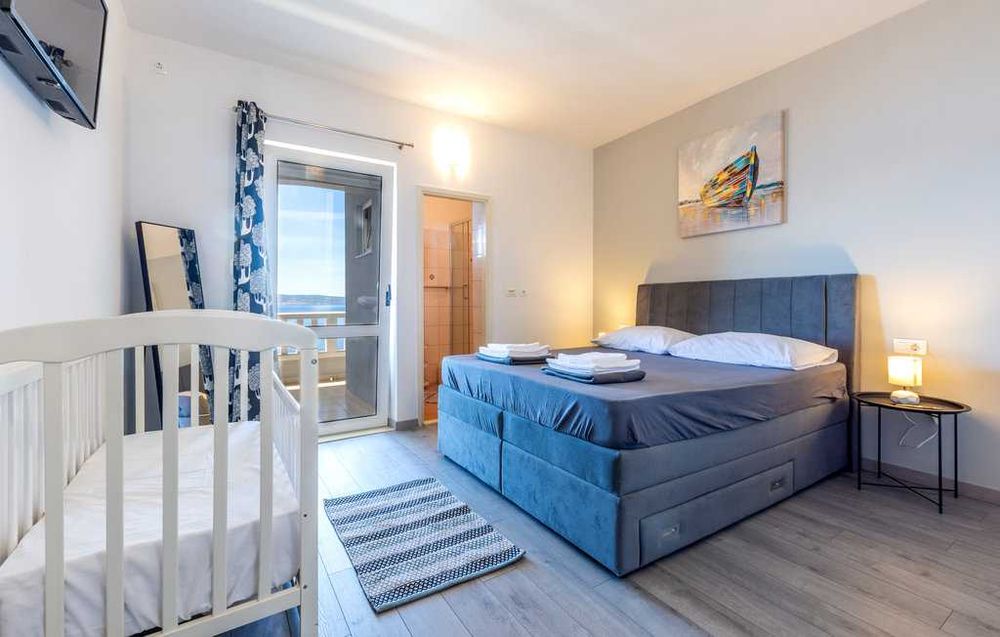 Wakacje, Chorwacja, okolice Omis, apartament dla 8 osób z basenem