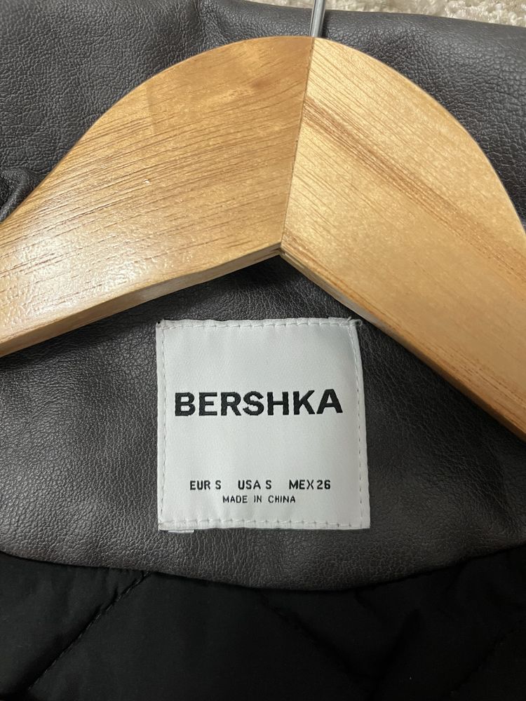 Кожанная куртка Bershka