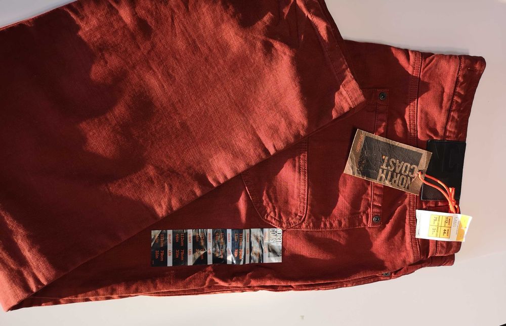 Marks & Spencer North Coast spodnie czerwone 112 cm 79 cm / 44W 31L