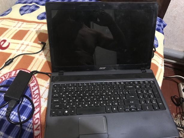 Ноутбук Acer 4 гб оперативки, с сумкой и мышкой