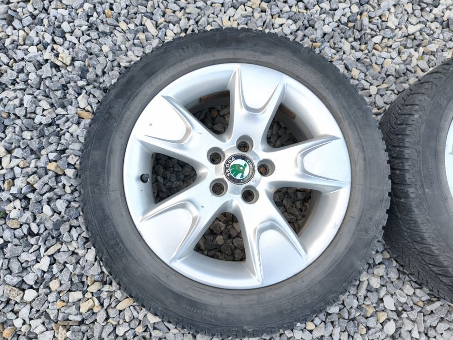 Koła felgi SKODA aluminiowe R15 ET 43 2 szt opony opona zimowa felga