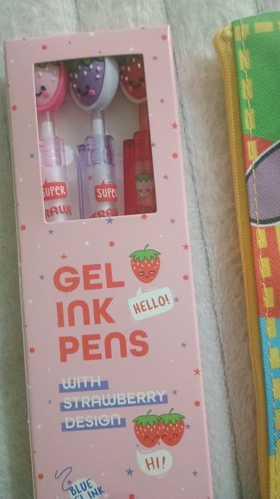 Nowy z metką zestaw piórnik i dlugopisy