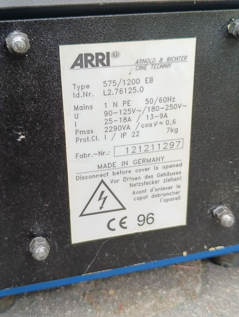 Zasilacz do lamp profesjonalnych ARRI  575/1200EB
