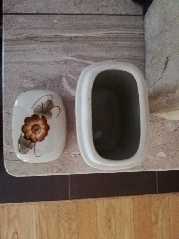 pojemniki ceramiczne do kuchni z przykrywką 2 szt wzór  kwiaty, PRL