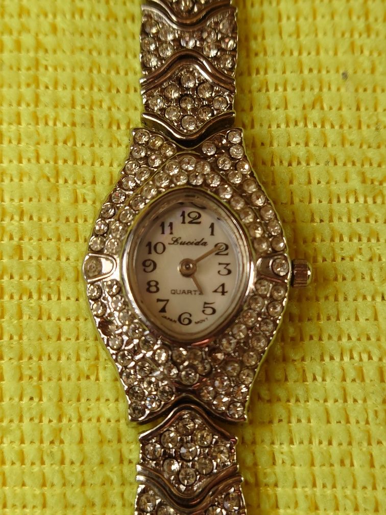 Жіночий наручний годинник Lucida