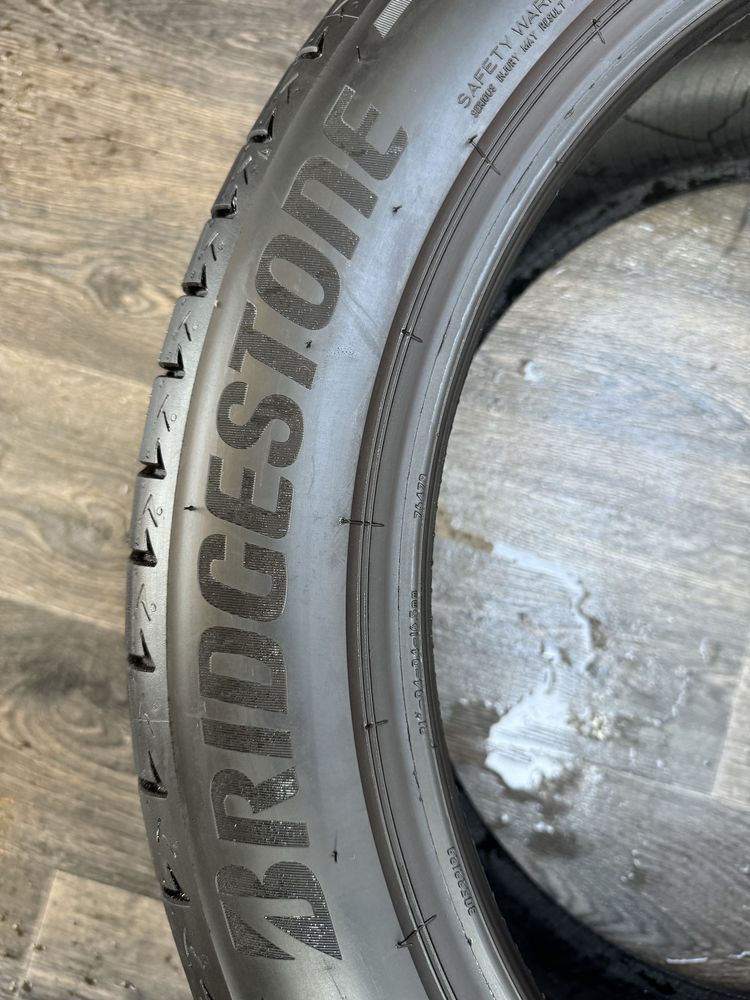 Шини Bridgestone 265/45/R21