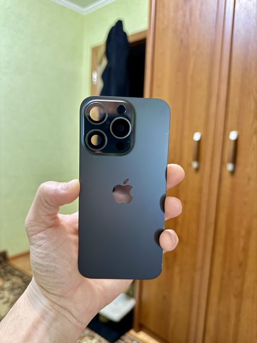 Задняя крышка Iphone 15 Pro Original снята с донора