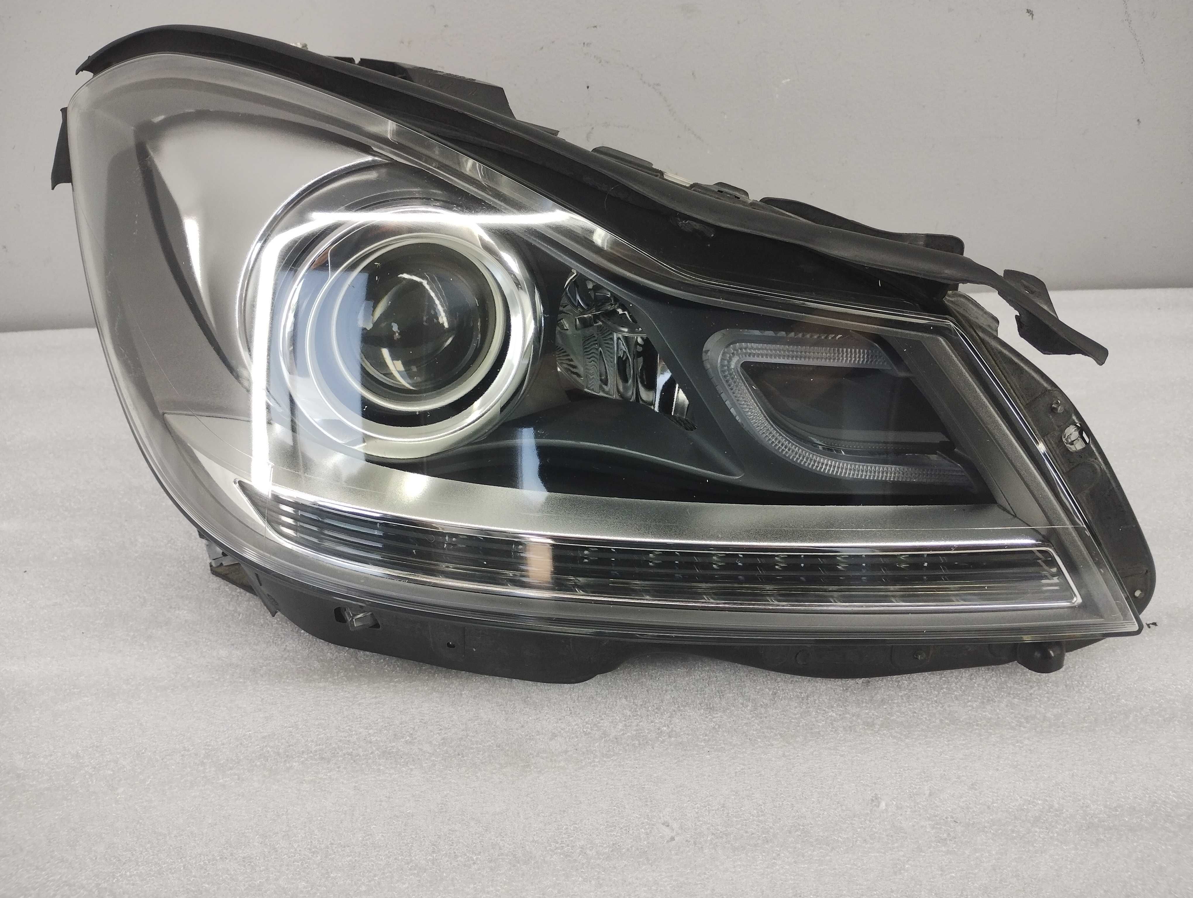 Lampa Reflektor Prawy Mercedes C-Klasa W204 Lift XENON EU!