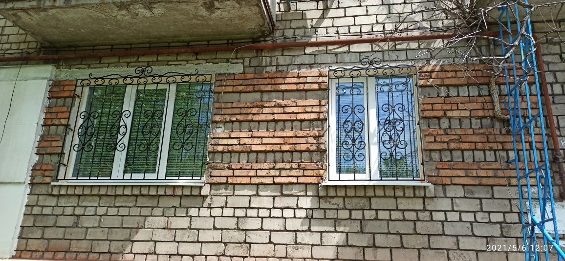 Кованые решетки на окна.